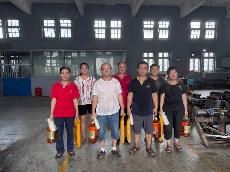 一顆黃桃，兩份關(guān)愛(ài)：趙李橋茶廠(chǎng)夏日行動(dòng)詮釋企業(yè)溫度