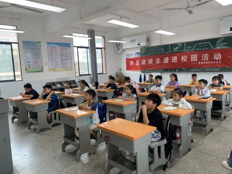 非遺進(jìn)校園！趙李橋磚茶技藝走進(jìn)黃蓋湖小學(xué)，共赴茶香之約