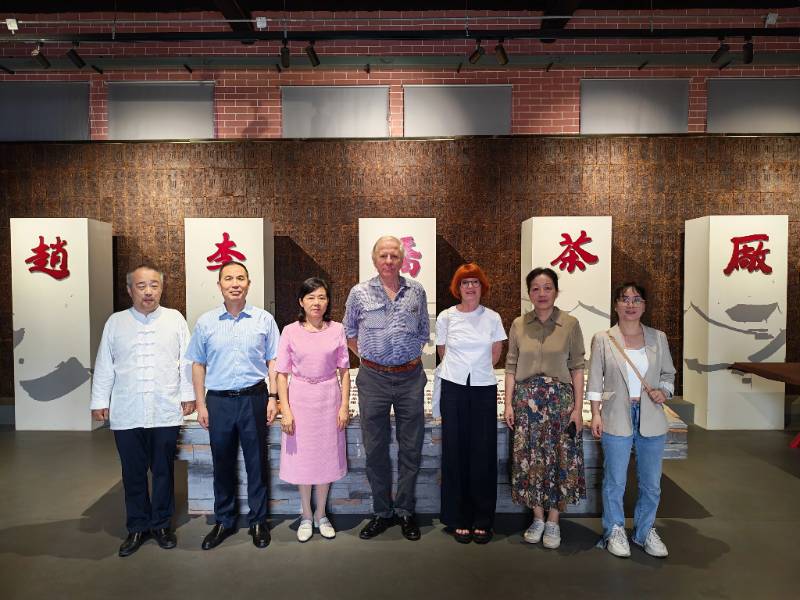 百年“川字”香飄萬里，國際大咖共話出?！w李橋茶廠迎來世界茶壇貴賓