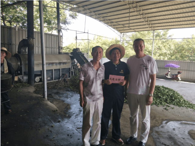 促生產(chǎn)、冒酷暑，送清涼、暖人心