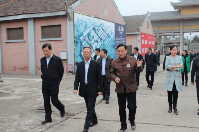 中華全國(guó)供銷合作總社領(lǐng)導(dǎo)一行 調(diào)研趙李橋茶廠