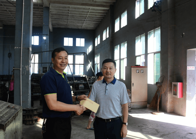 湖北農(nóng)資控股集團(tuán)領(lǐng)導(dǎo) 赴趙李橋茶廠看望慰問員工