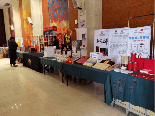 趙李橋茶廠開春首秀，參加赤壁工業(yè)地產(chǎn)品交易展會(huì)！