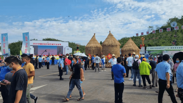 趙李橋茶廠參加“品磚茶?慶豐收?感黨恩”2021 中國農(nóng)民豐收節(jié)咸寧慶?；顒?dòng)