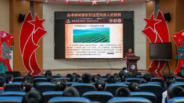 湖北省茶業(yè)集團(tuán)參加非遺茶文化進(jìn)校園系列活動(dòng)