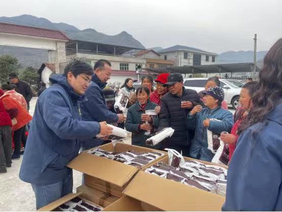 冬日暖心，楚天好茶走進(jìn)孟垅村